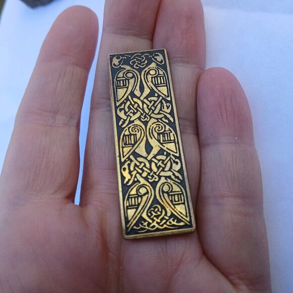 vintage Celtic intricate knot work design on metal pin flaws - Picture 8 of 14